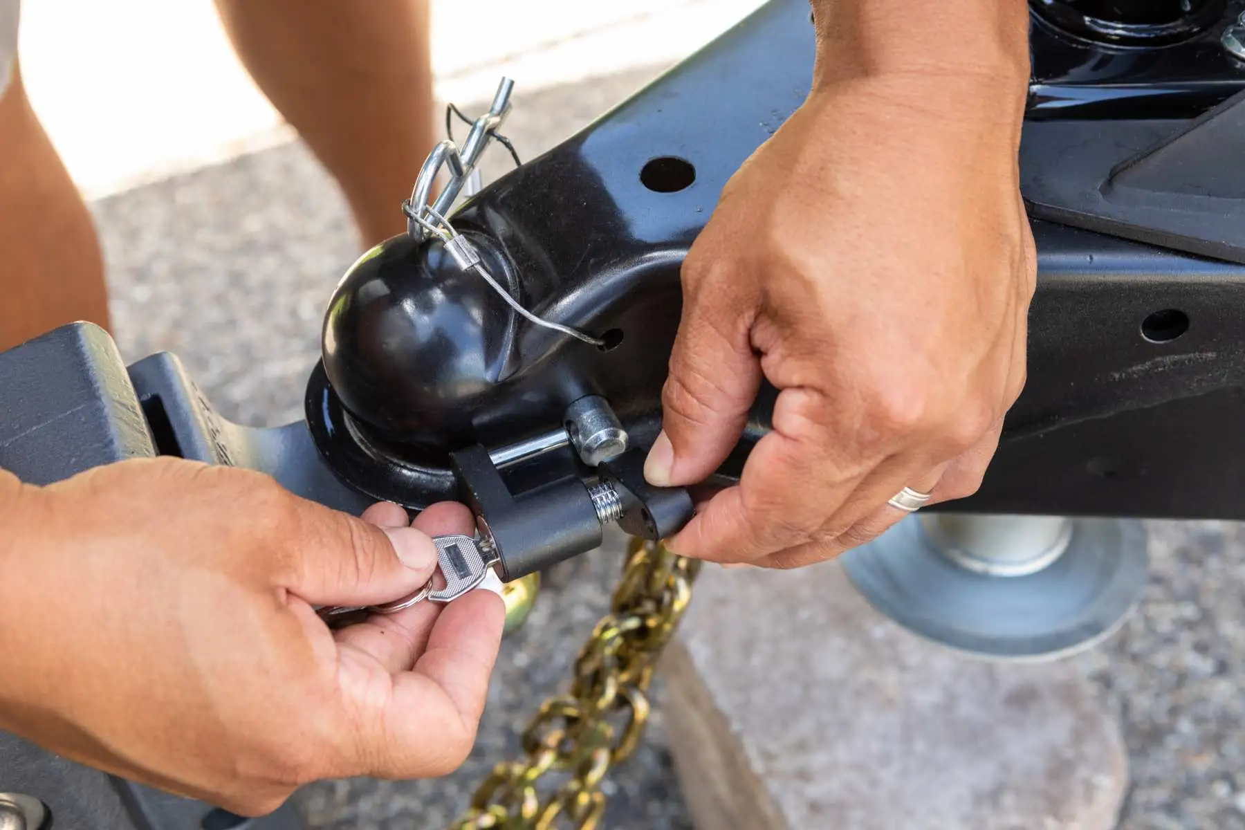 Trailer tongue coupler