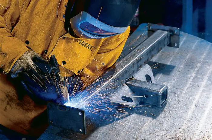 CURT Trailer Hitch Makers Welding CURT Trailer Hitch Makers Welding