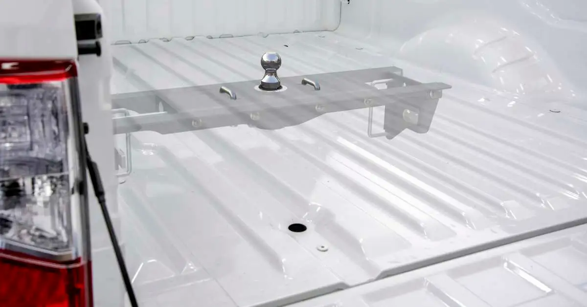 Gooseneck hitch in the bed of a pickup truck