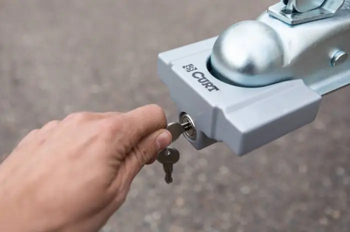 How to Lock a Trailer Tongue How to Lock a Trailer Tongue