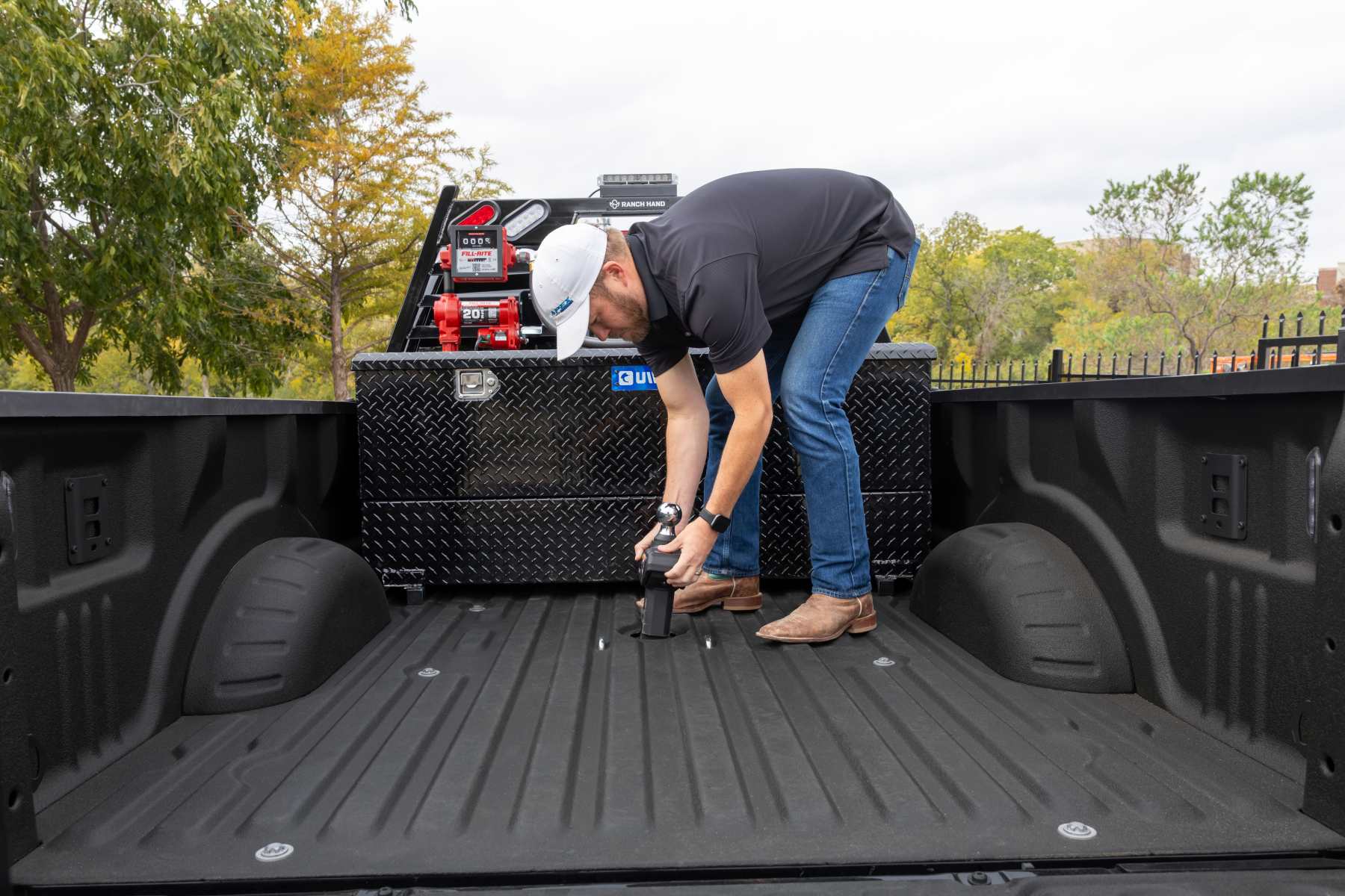 CURT POwerhaul gooseneck hitch is easy to install